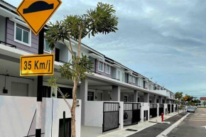 Hanan Homestay Klebang Ipoh with a view of Mount Korbu, for Musl!m only!!
